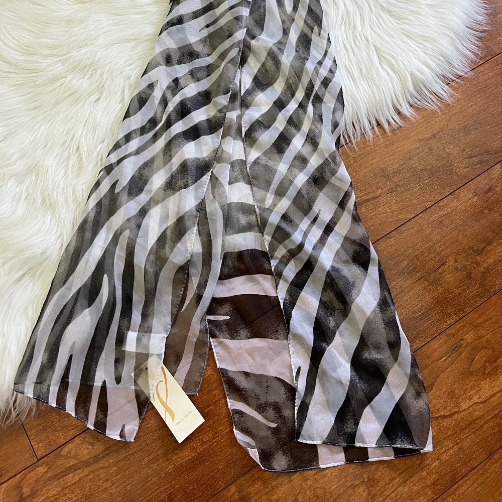 NWT Collection 18 Black and White Zebra Print Sheer Scarf